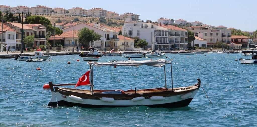 A-Small-Yacht.