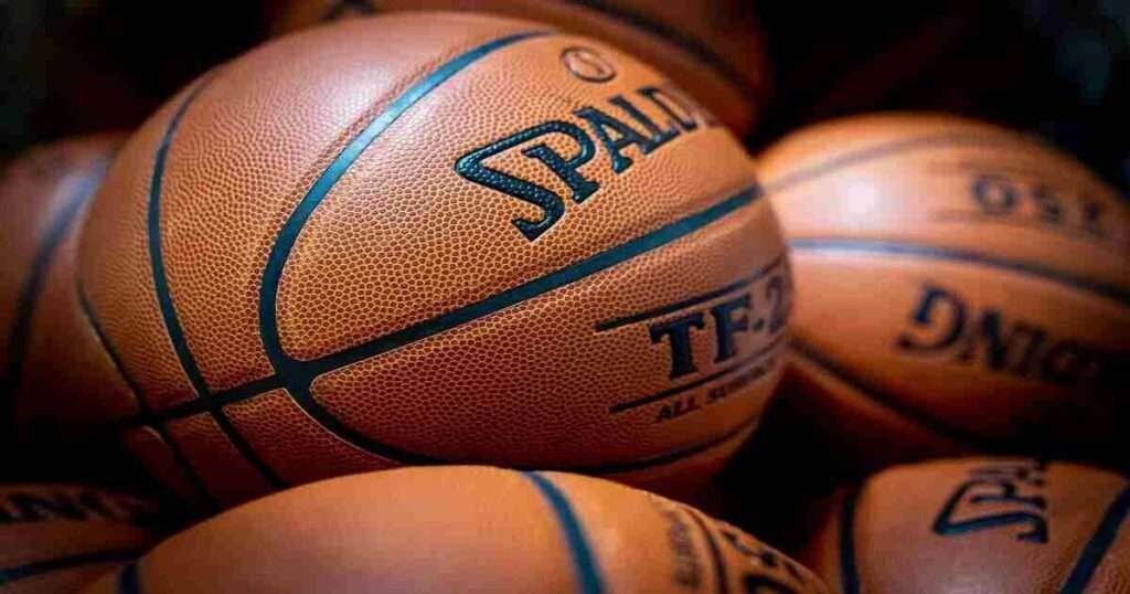 Standard-Basketballs