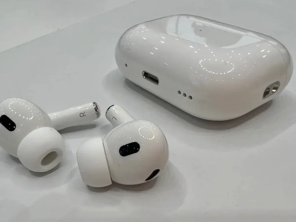 airpods-pro-2-with-case-1 (1)